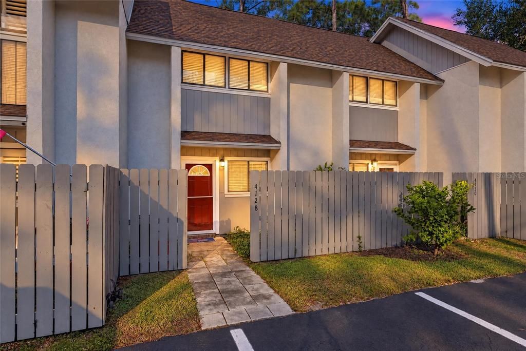 For Sale: $165,000 (2 beds, 1 baths, 938 Square Feet)