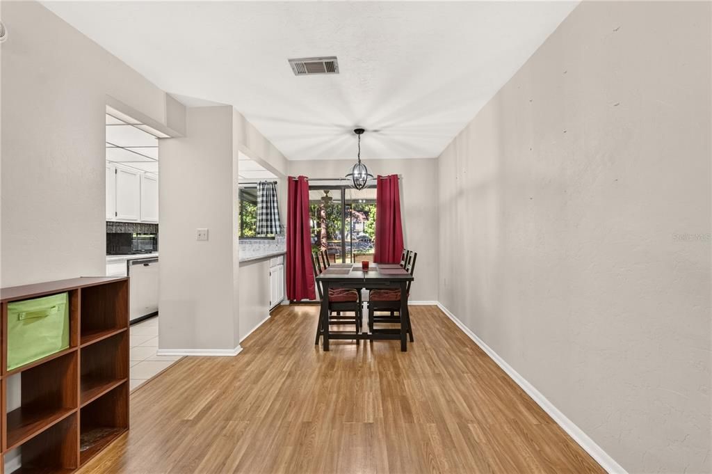For Sale: $165,000 (2 beds, 1 baths, 938 Square Feet)