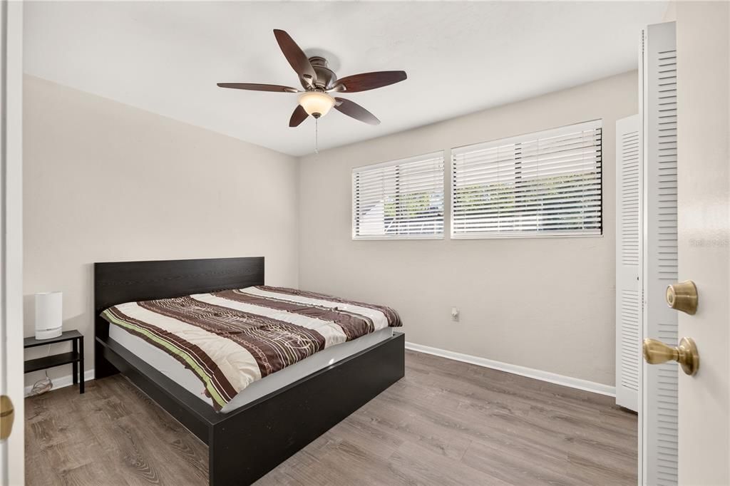 For Sale: $165,000 (2 beds, 1 baths, 938 Square Feet)