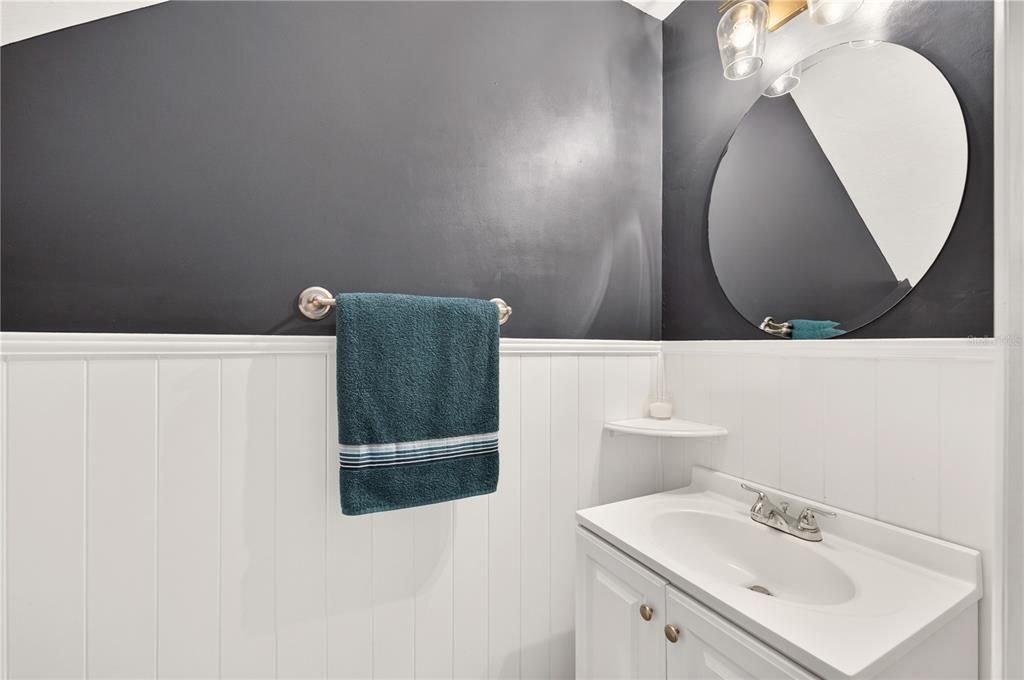 For Sale: $165,000 (2 beds, 1 baths, 938 Square Feet)