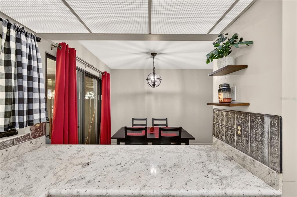For Sale: $165,000 (2 beds, 1 baths, 938 Square Feet)