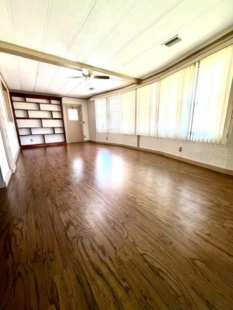For Sale: $129,900 (2 beds, 2 baths, 1302 Square Feet)