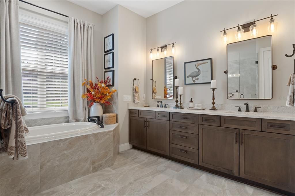 For Sale: $789,000 (3 beds, 2 baths, 2534 Square Feet)