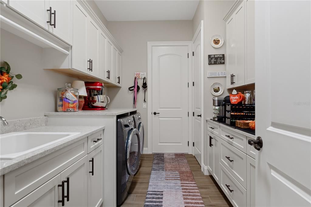 For Sale: $789,000 (3 beds, 2 baths, 2534 Square Feet)