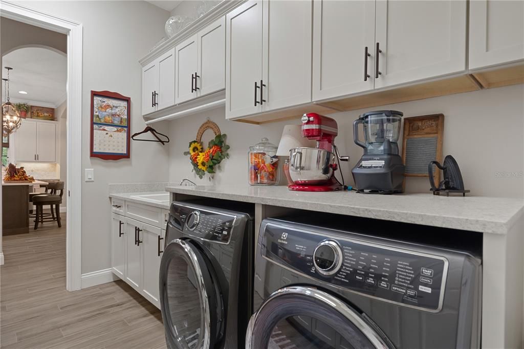 For Sale: $789,000 (3 beds, 2 baths, 2534 Square Feet)