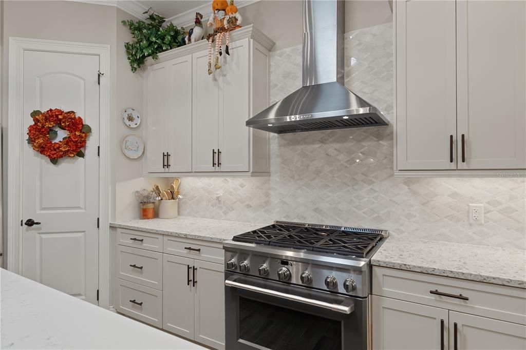 For Sale: $789,000 (3 beds, 2 baths, 2534 Square Feet)
