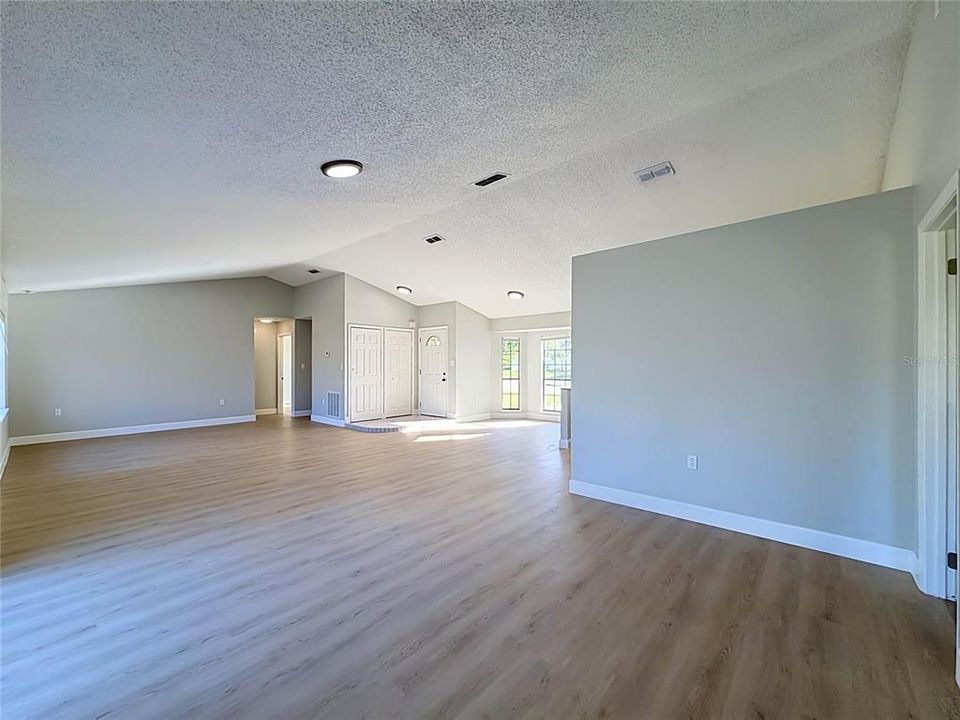 For Sale: $369,000 (3 beds, 2 baths, 1502 Square Feet)