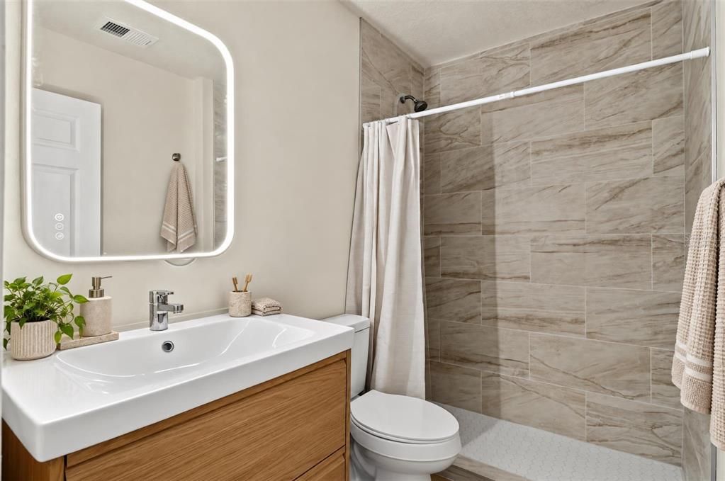 For Sale: $158,900 (1 beds, 1 baths, 661 Square Feet)