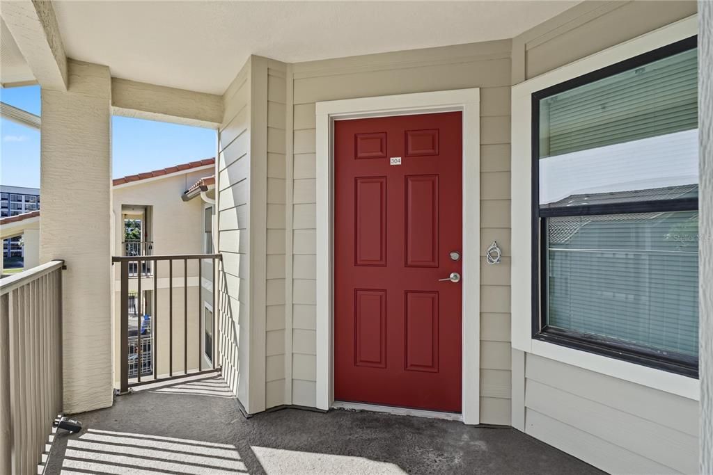 For Sale: $158,900 (1 beds, 1 baths, 661 Square Feet)