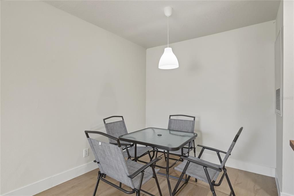 For Sale: $158,900 (1 beds, 1 baths, 661 Square Feet)