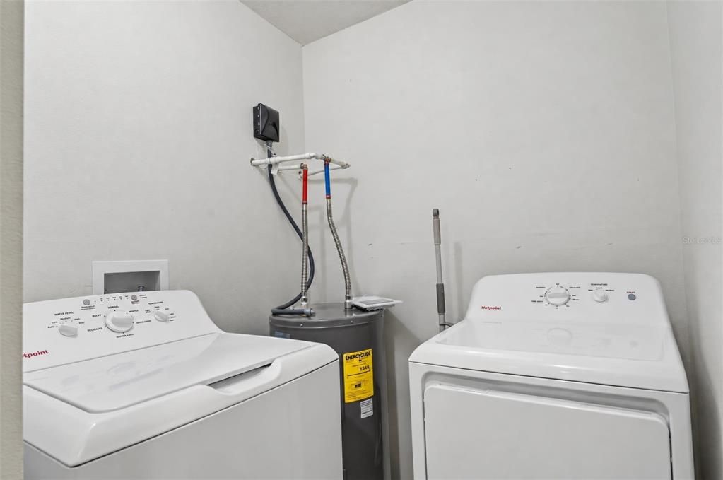 For Sale: $158,900 (1 beds, 1 baths, 661 Square Feet)
