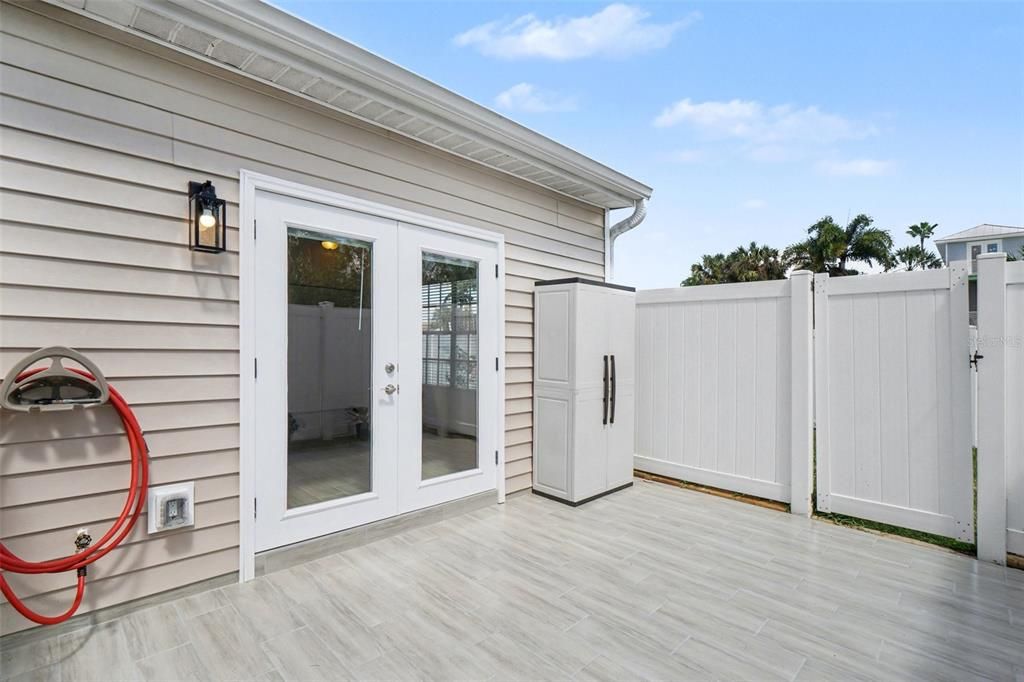 For Sale: $149,900 (2 beds, 2 baths, 814 Square Feet)