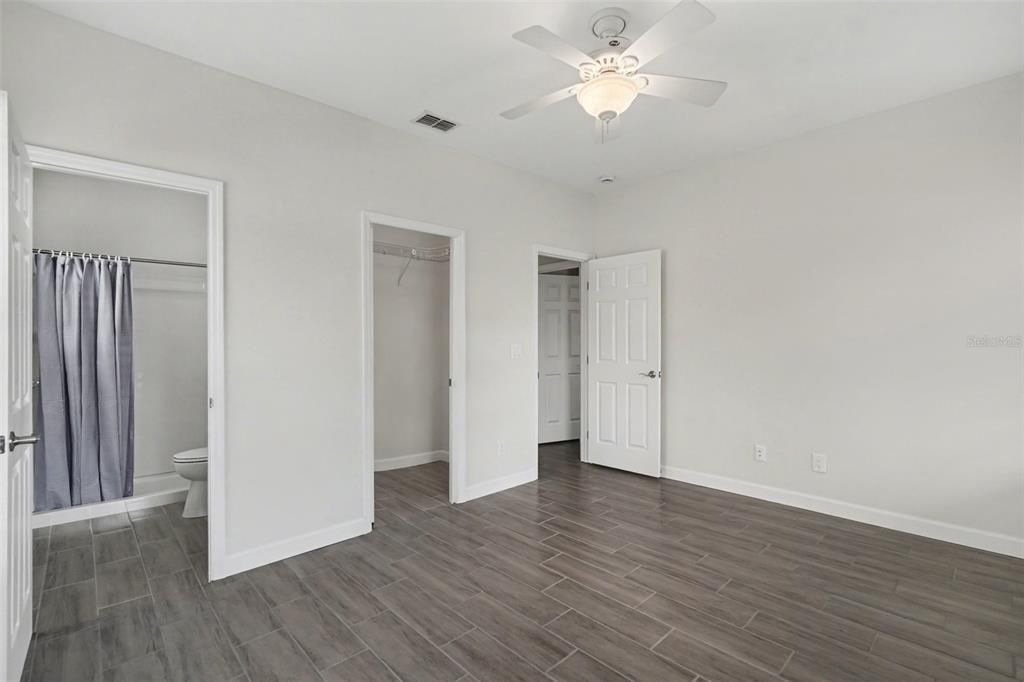 For Sale: $149,900 (2 beds, 2 baths, 814 Square Feet)
