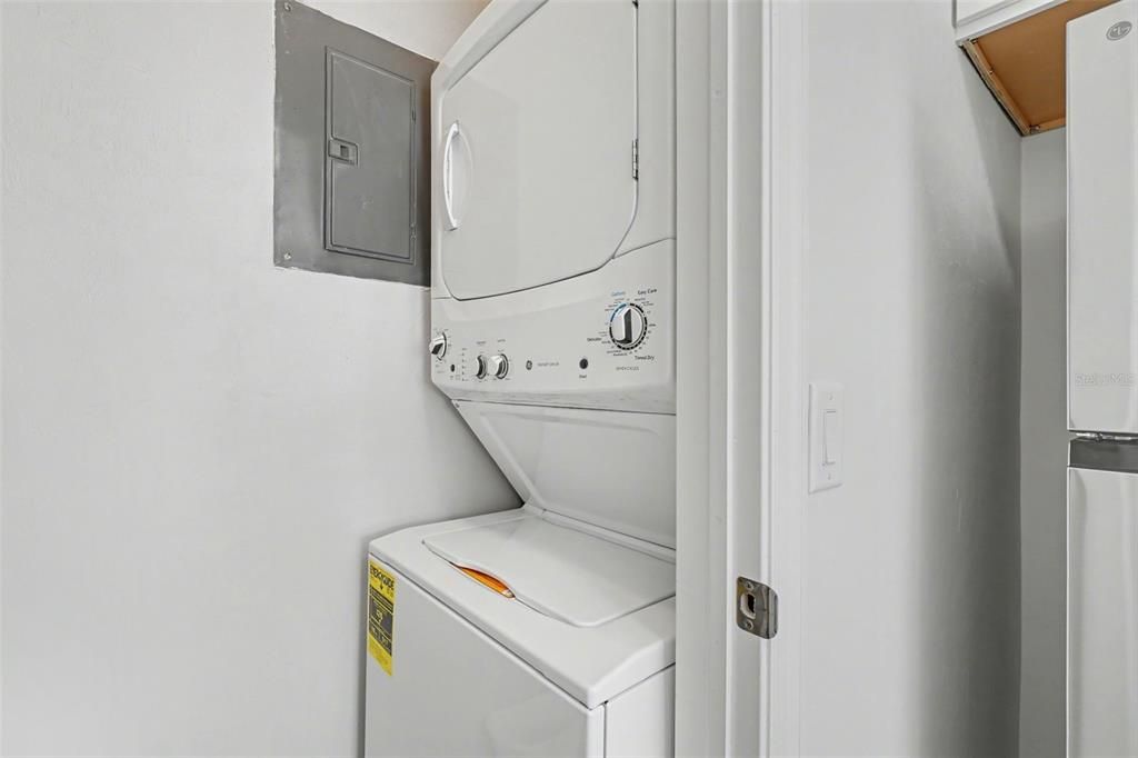 For Sale: $149,900 (2 beds, 2 baths, 814 Square Feet)
