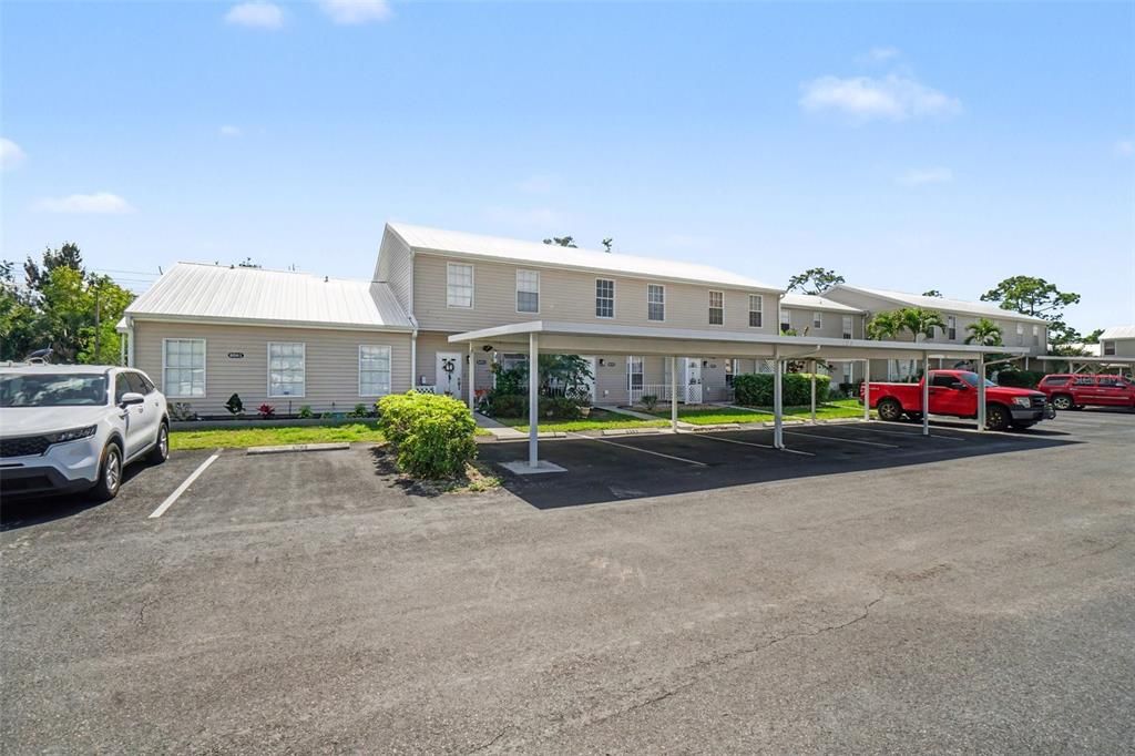 For Sale: $149,900 (2 beds, 2 baths, 814 Square Feet)