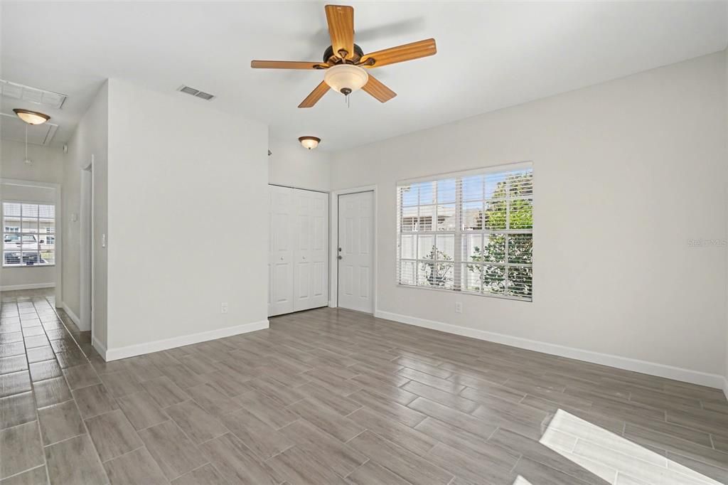 For Sale: $149,900 (2 beds, 2 baths, 814 Square Feet)