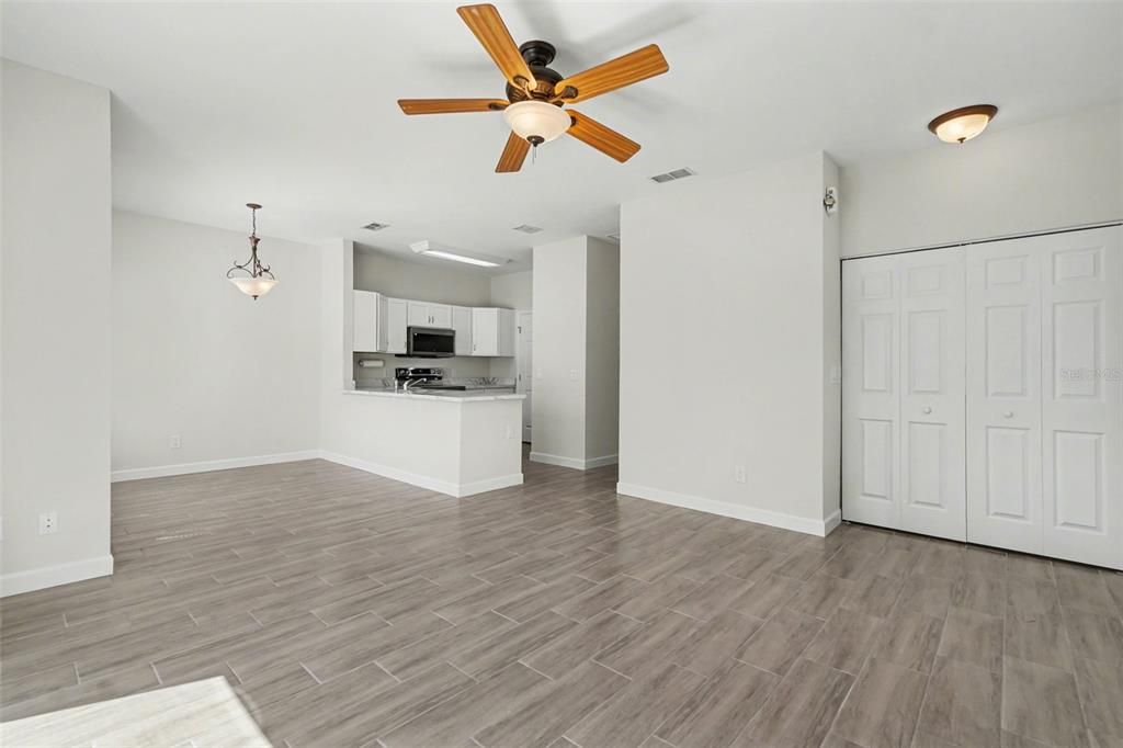 For Sale: $149,900 (2 beds, 2 baths, 814 Square Feet)