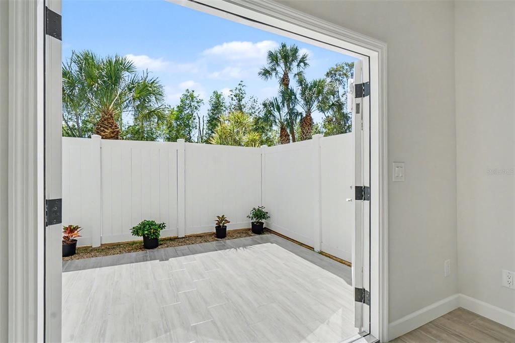 For Sale: $149,900 (2 beds, 2 baths, 814 Square Feet)