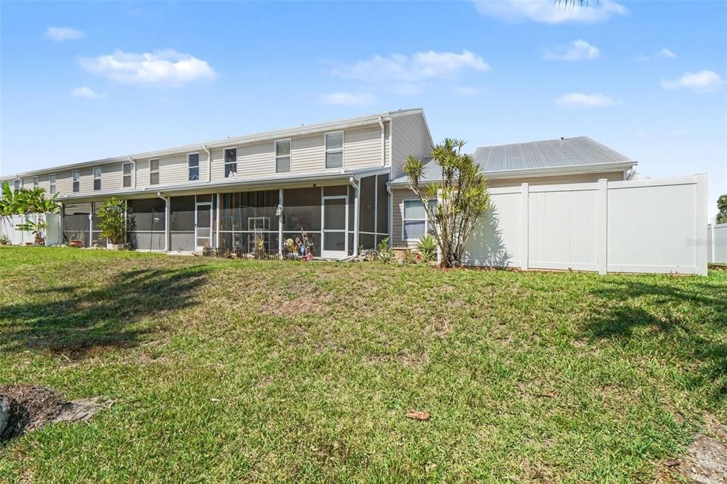 For Sale: $149,900 (2 beds, 2 baths, 814 Square Feet)