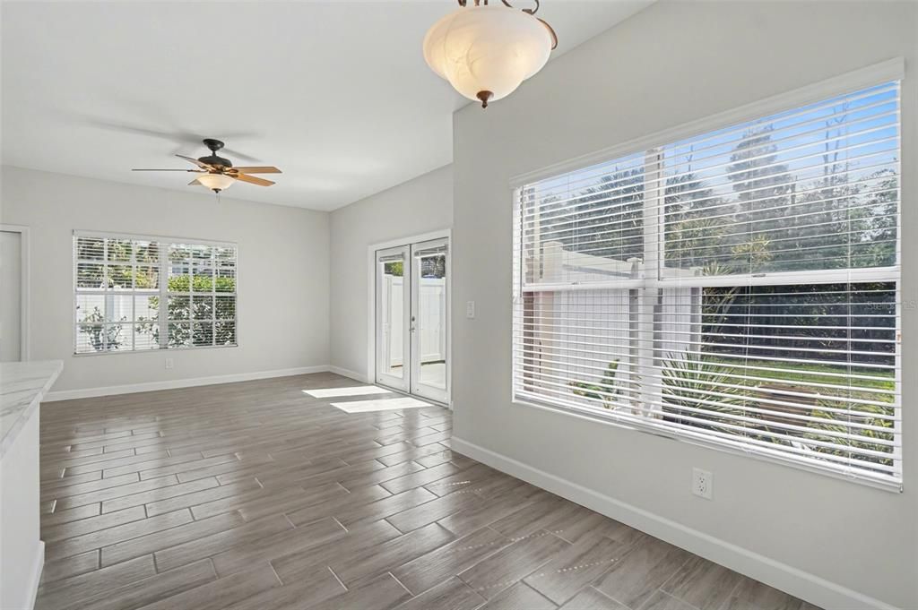 For Sale: $149,900 (2 beds, 2 baths, 814 Square Feet)