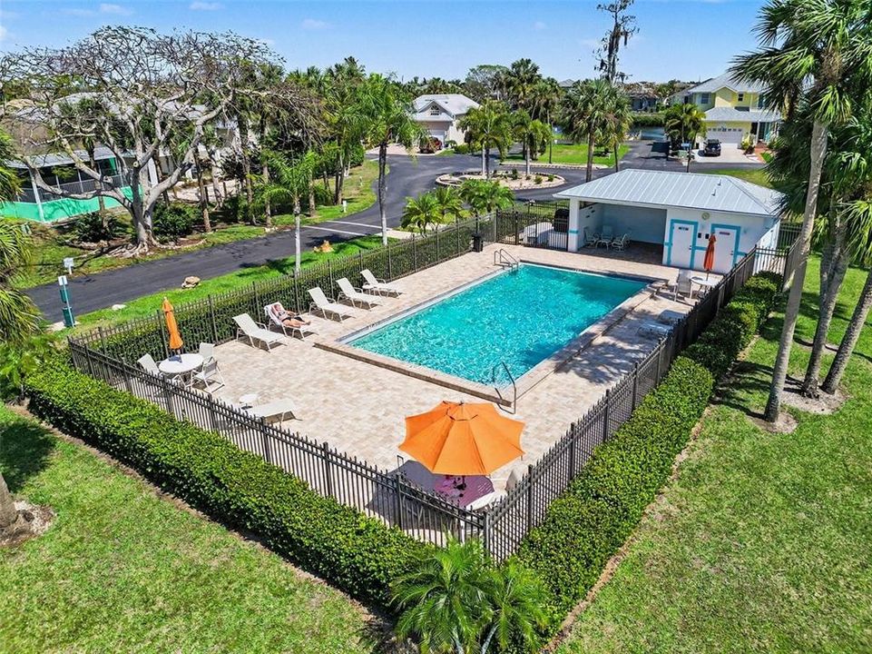 For Sale: $149,900 (2 beds, 2 baths, 814 Square Feet)