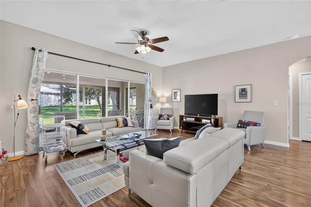 For Sale: $350,000 (3 beds, 2 baths, 1707 Square Feet)