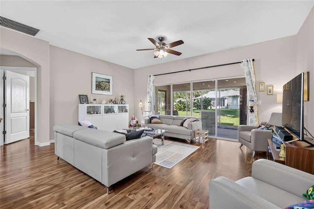 For Sale: $350,000 (3 beds, 2 baths, 1707 Square Feet)
