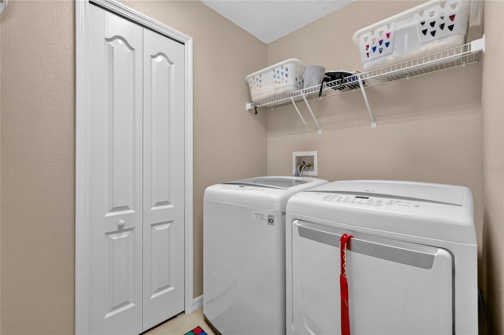 For Sale: $350,000 (3 beds, 2 baths, 1707 Square Feet)