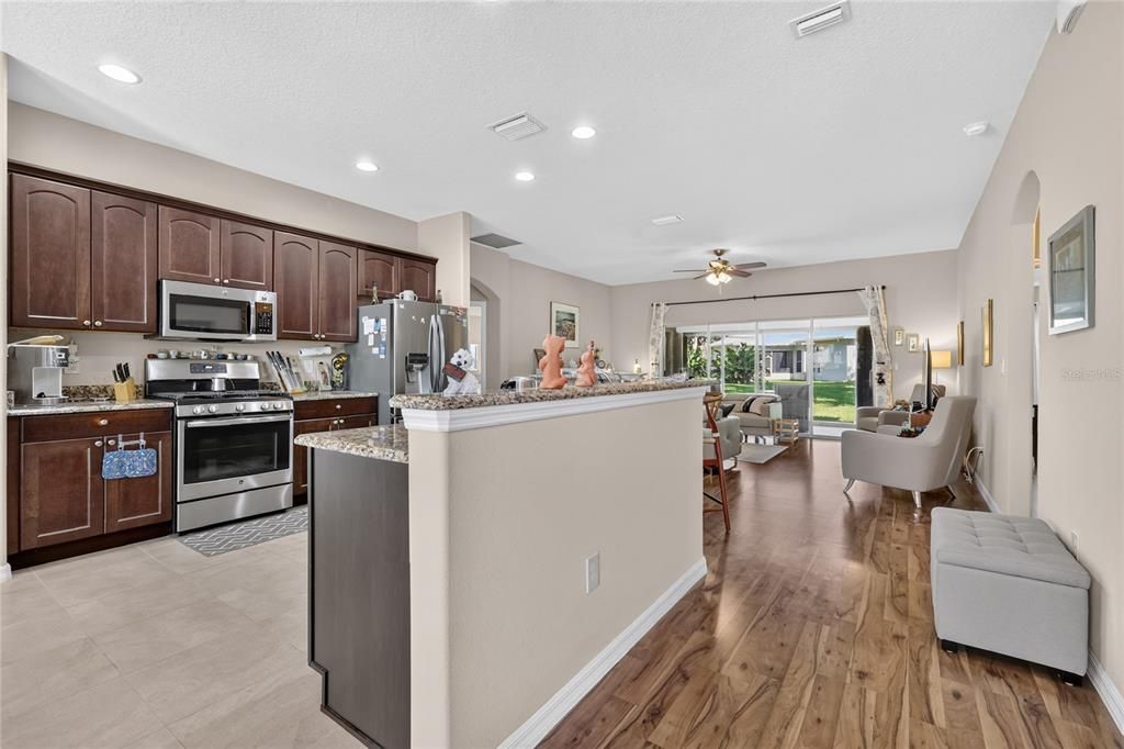 For Sale: $350,000 (3 beds, 2 baths, 1707 Square Feet)