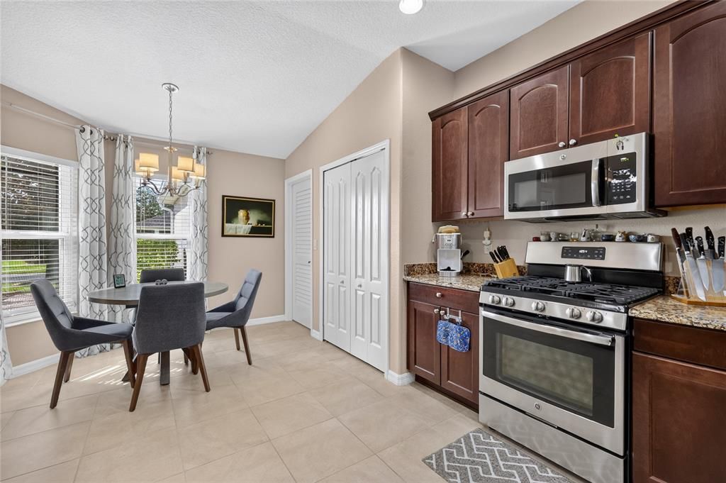 For Sale: $350,000 (3 beds, 2 baths, 1707 Square Feet)
