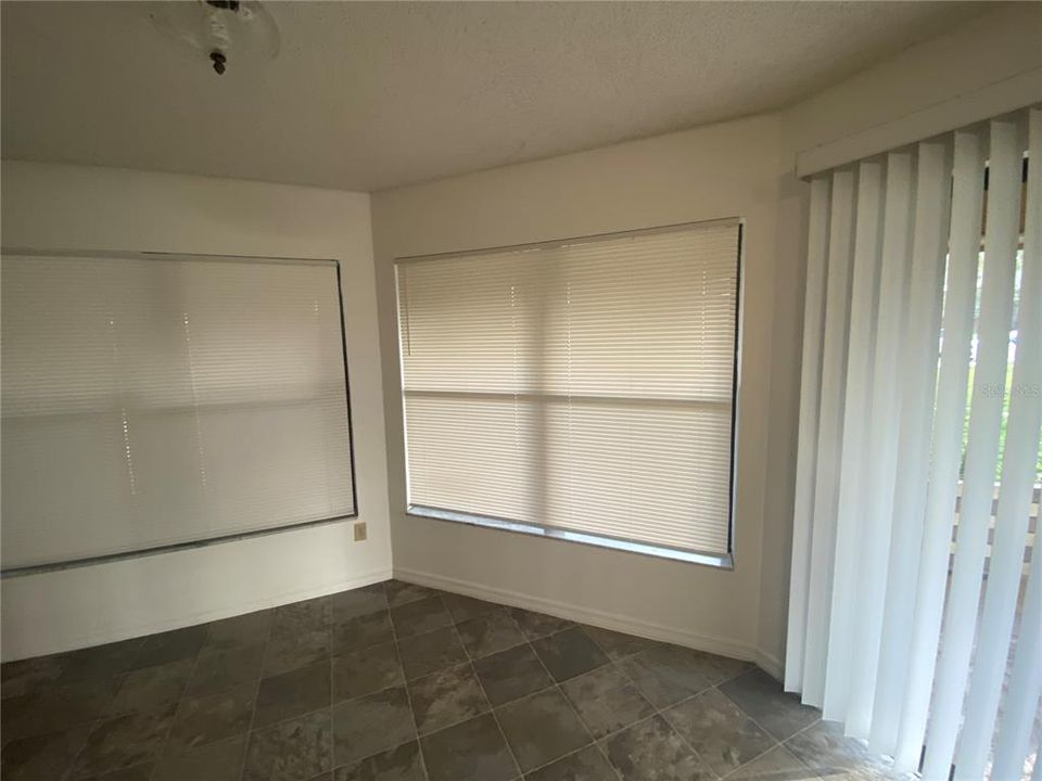 В аренду: $1,895 (3 спален, 2 ванн, 1418 Квадратных фут)