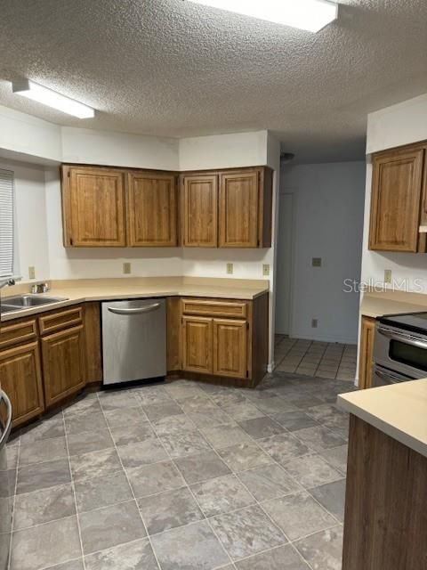 В аренду: $1,895 (3 спален, 2 ванн, 1418 Квадратных фут)