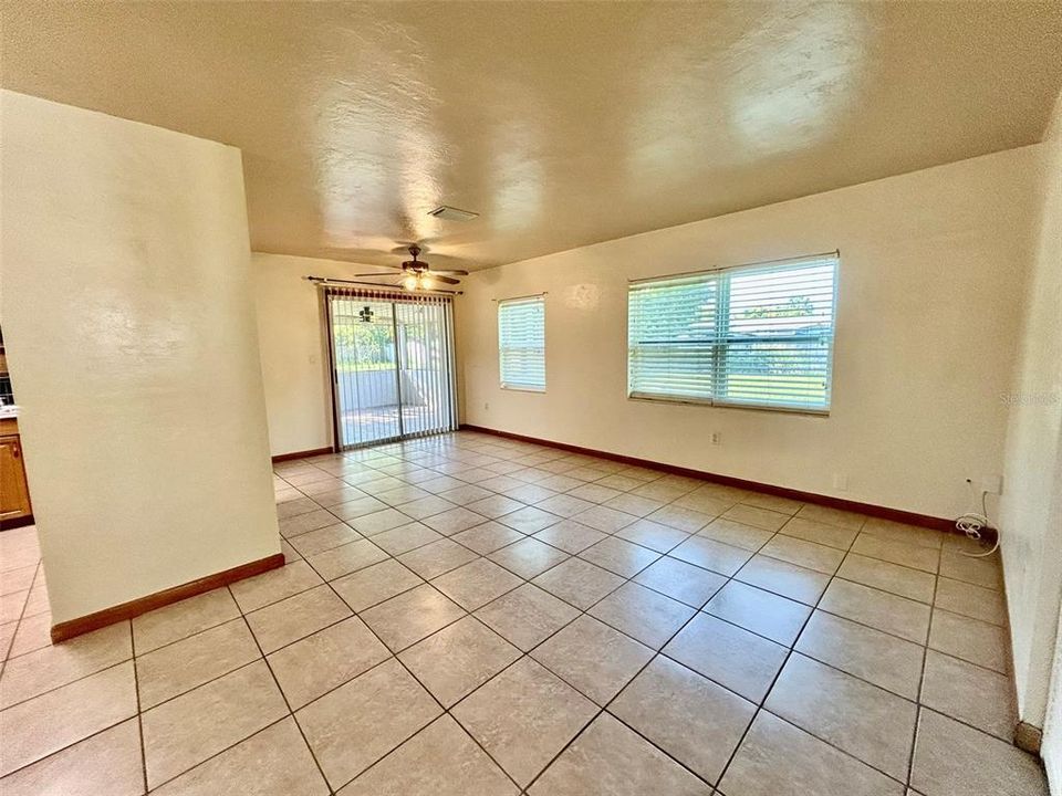 For Rent: $1,600 (2 beds, 1 baths, 1010 Square Feet)