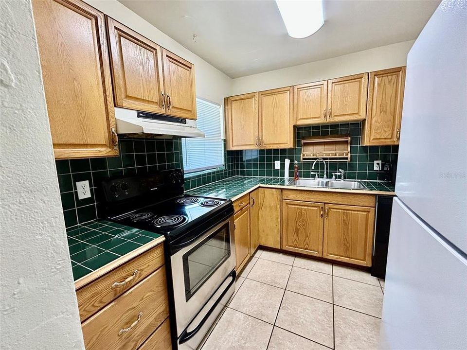 For Rent: $1,600 (2 beds, 1 baths, 1010 Square Feet)