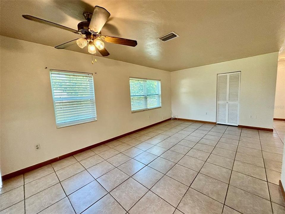 For Rent: $1,600 (2 beds, 1 baths, 1010 Square Feet)