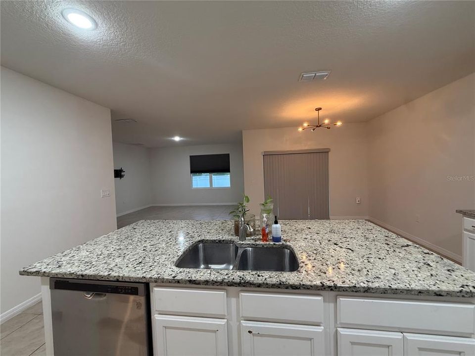 En Renta: $2,795 (4 camas, 2 baños, 1846 Pies cuadrados)