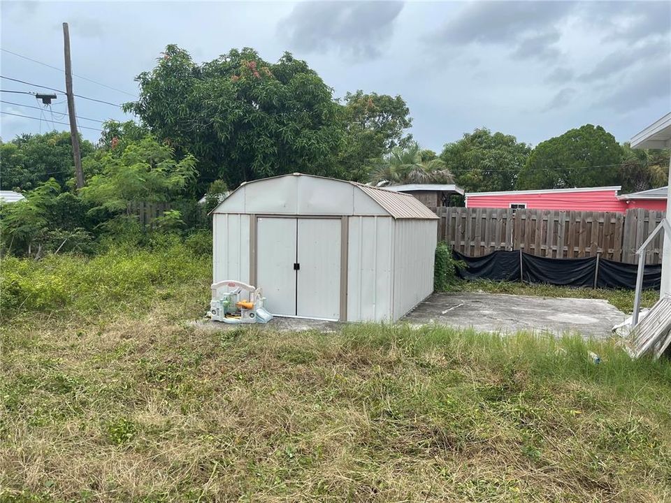 Activo con contrato: $265,000 (4 camas, 2 baños, 1400 Pies cuadrados)