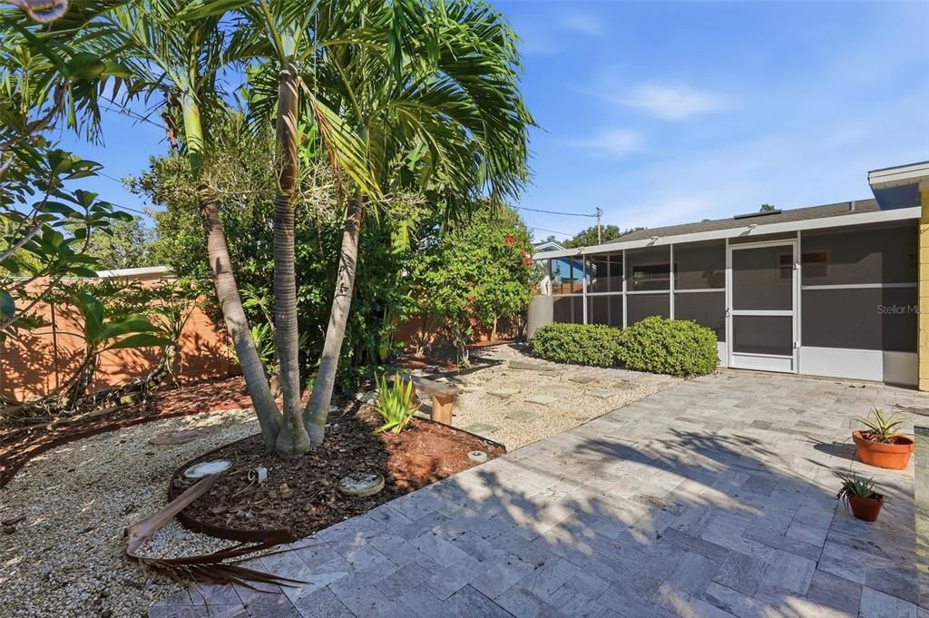For Sale: $695,000 (3 beds, 2 baths, 1689 Square Feet)
