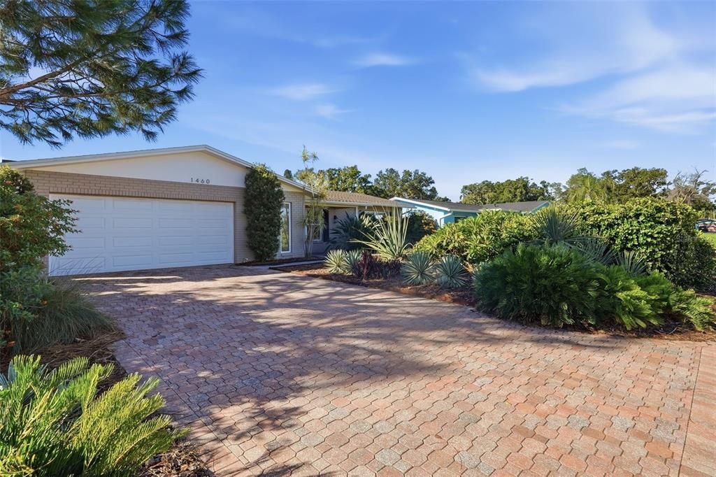 For Sale: $695,000 (3 beds, 2 baths, 1689 Square Feet)