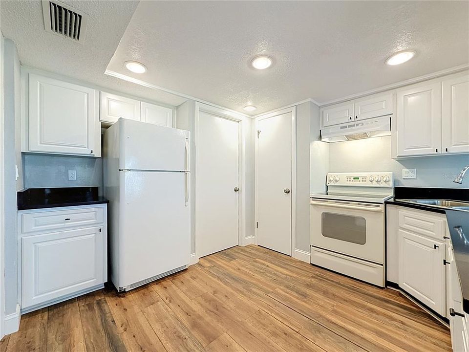 For Sale: $333,000 (3 beds, 2 baths, 1820 Square Feet)