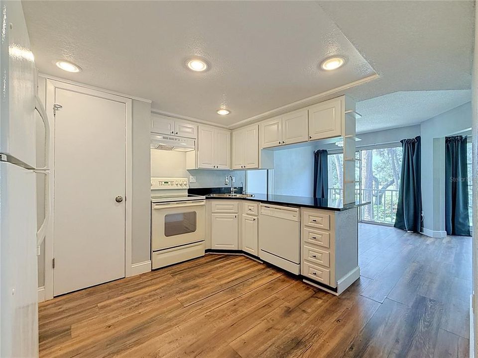 For Sale: $333,000 (3 beds, 2 baths, 1820 Square Feet)