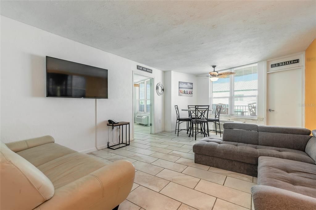 En Venta: $220,000 (1 camas, 2 baños, 691 Pies cuadrados)