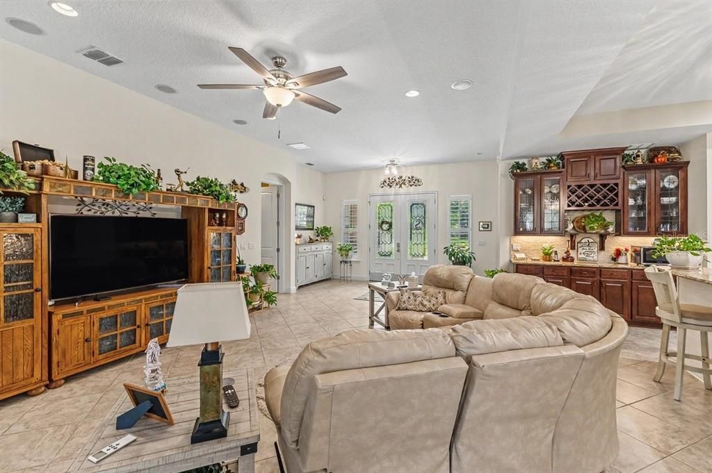 For Sale: $714,000 (3 beds, 2 baths, 2246 Square Feet)