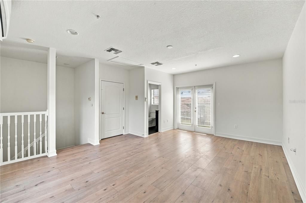 For Sale: $499,000 (4 beds, 4 baths, 2381 Square Feet)