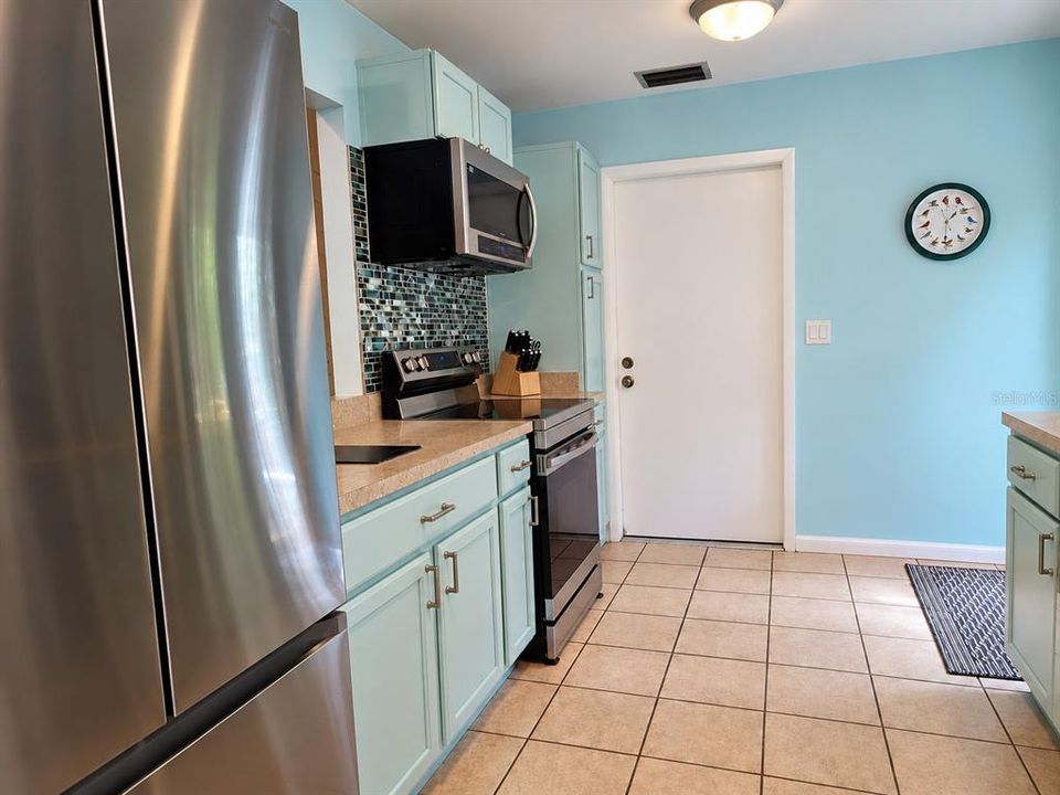 For Sale: $424,900 (3 beds, 2 baths, 1433 Square Feet)