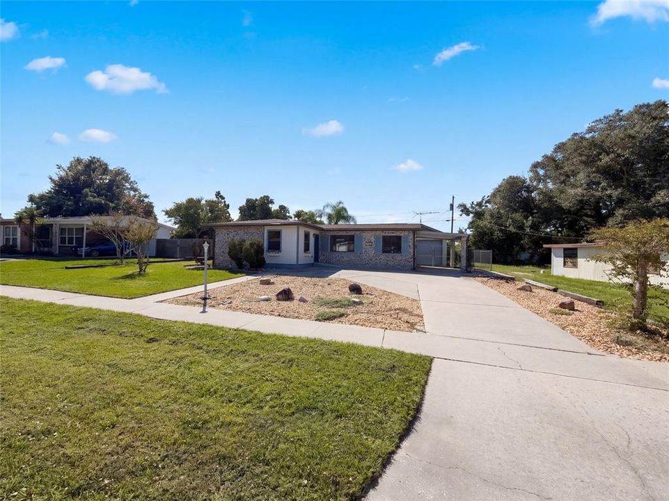 For Sale: $219,000 (2 beds, 1 baths, 948 Square Feet)