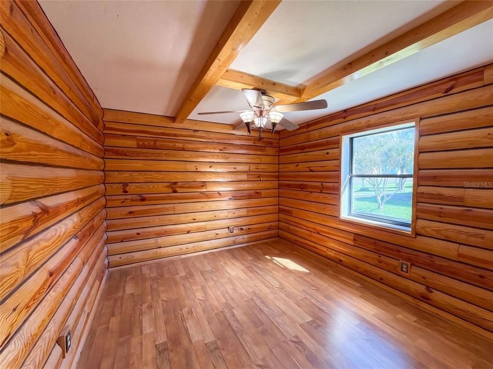 For Sale: $219,000 (2 beds, 1 baths, 948 Square Feet)