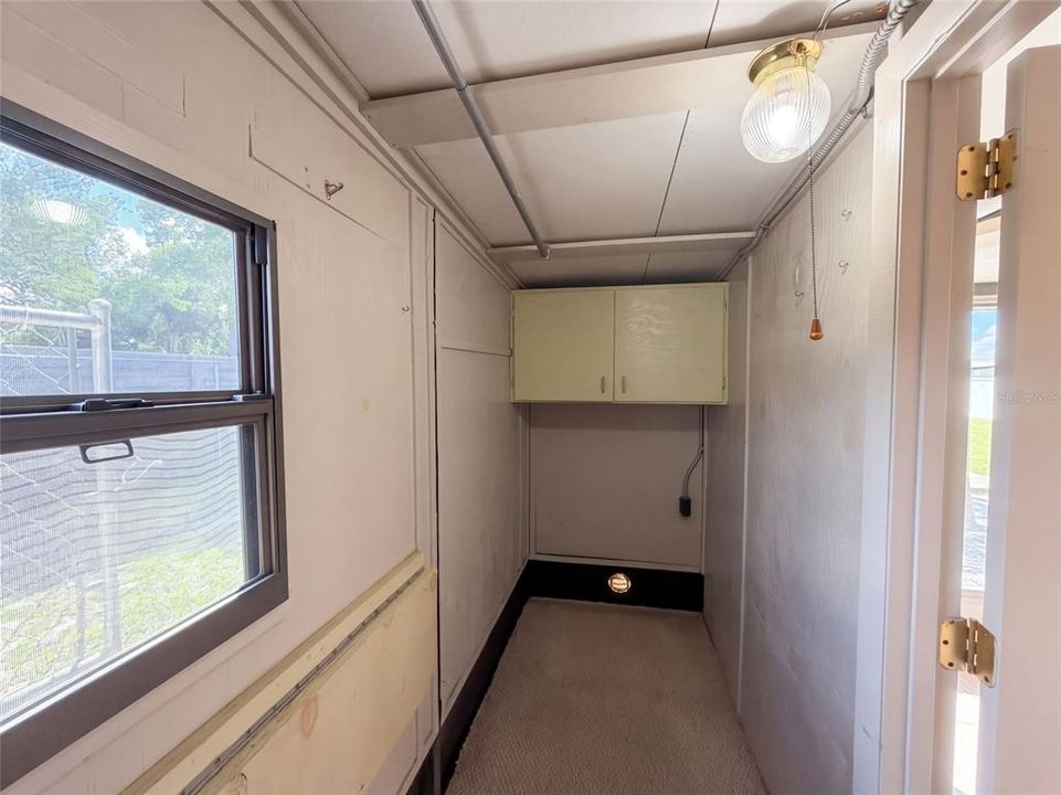 For Sale: $219,000 (2 beds, 1 baths, 948 Square Feet)