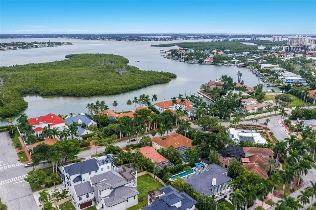 На продажу: $1,850,000 (3 спален, 2 ванн, 1792 Квадратных фут)