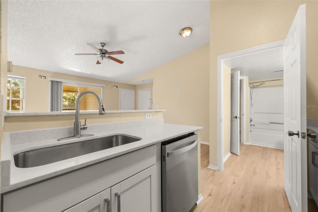For Rent: $1,390 (1 beds, 1 baths, 605 Square Feet)